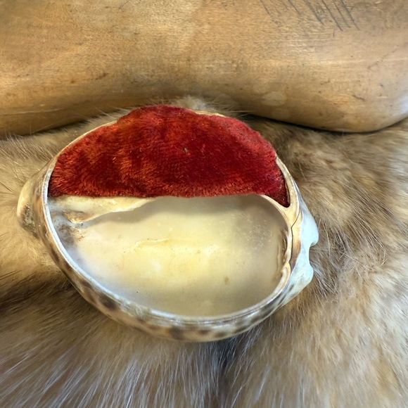 Vintage Victorian Shell Pin Cushion - Picture 3 of 10